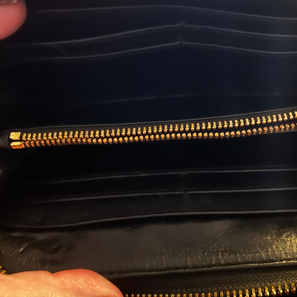 Tory Burch Black Leather Zip Wallet. Project Piece - Picture 8 of 13